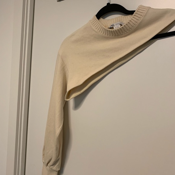 Zara Asymmetrical Crop Top - Picture 2 of 5